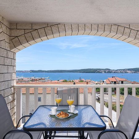 Apartments Eva Трогір Екстер'єр фото