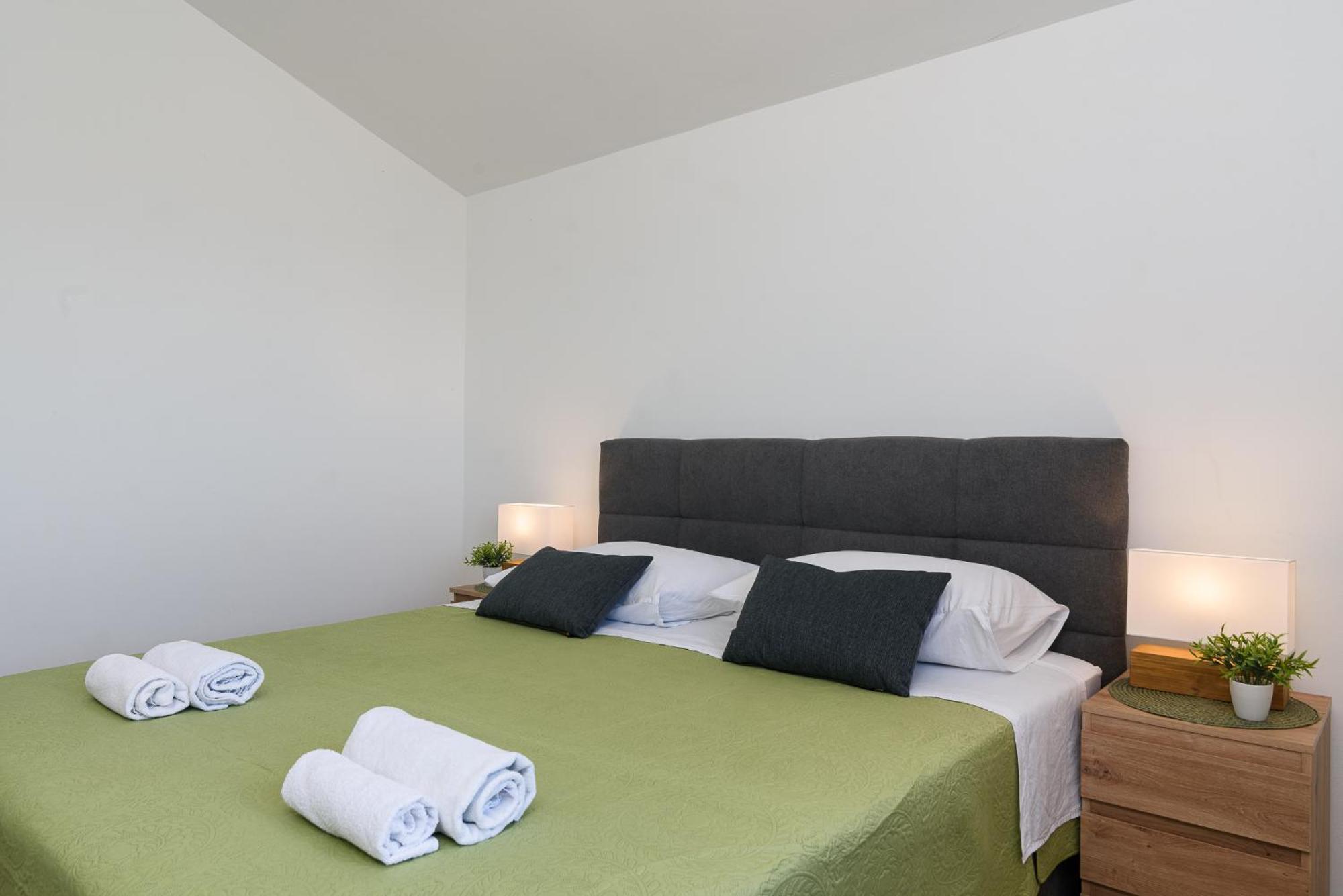 Apartments Eva Трогір Екстер'єр фото