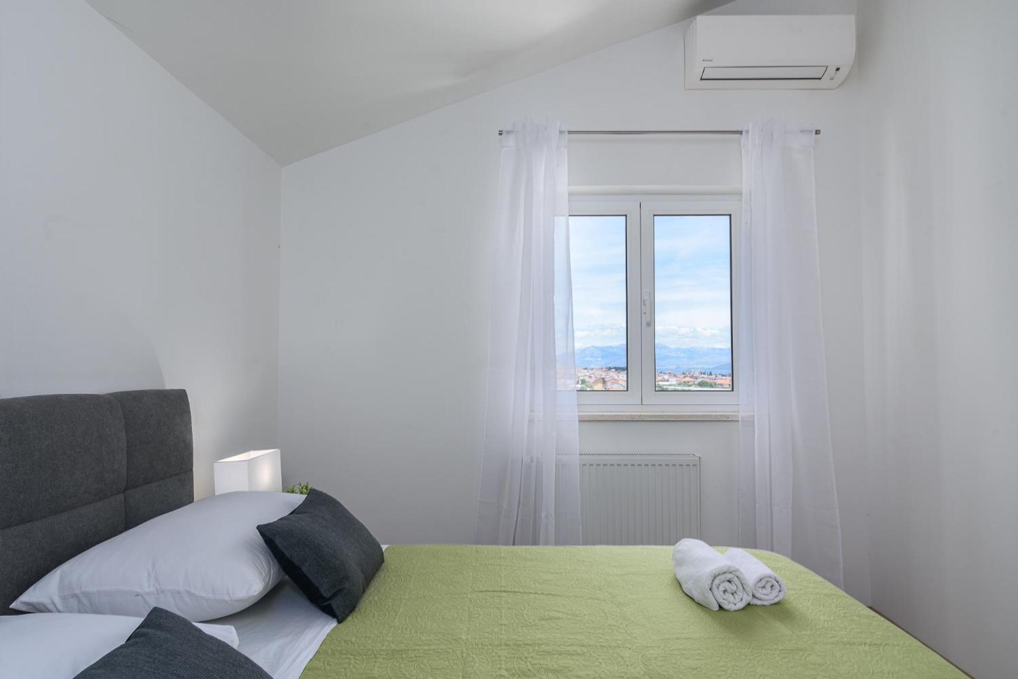 Apartments Eva Трогір Екстер'єр фото