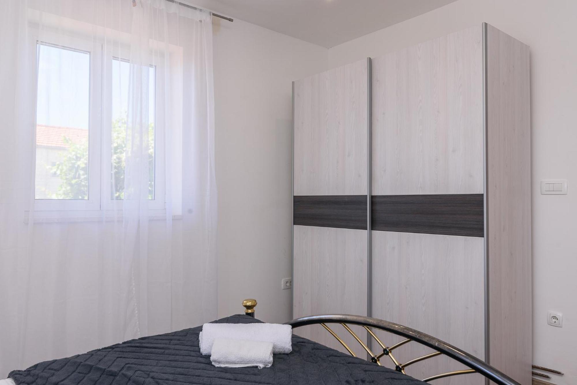 Apartments Eva Трогір Екстер'єр фото