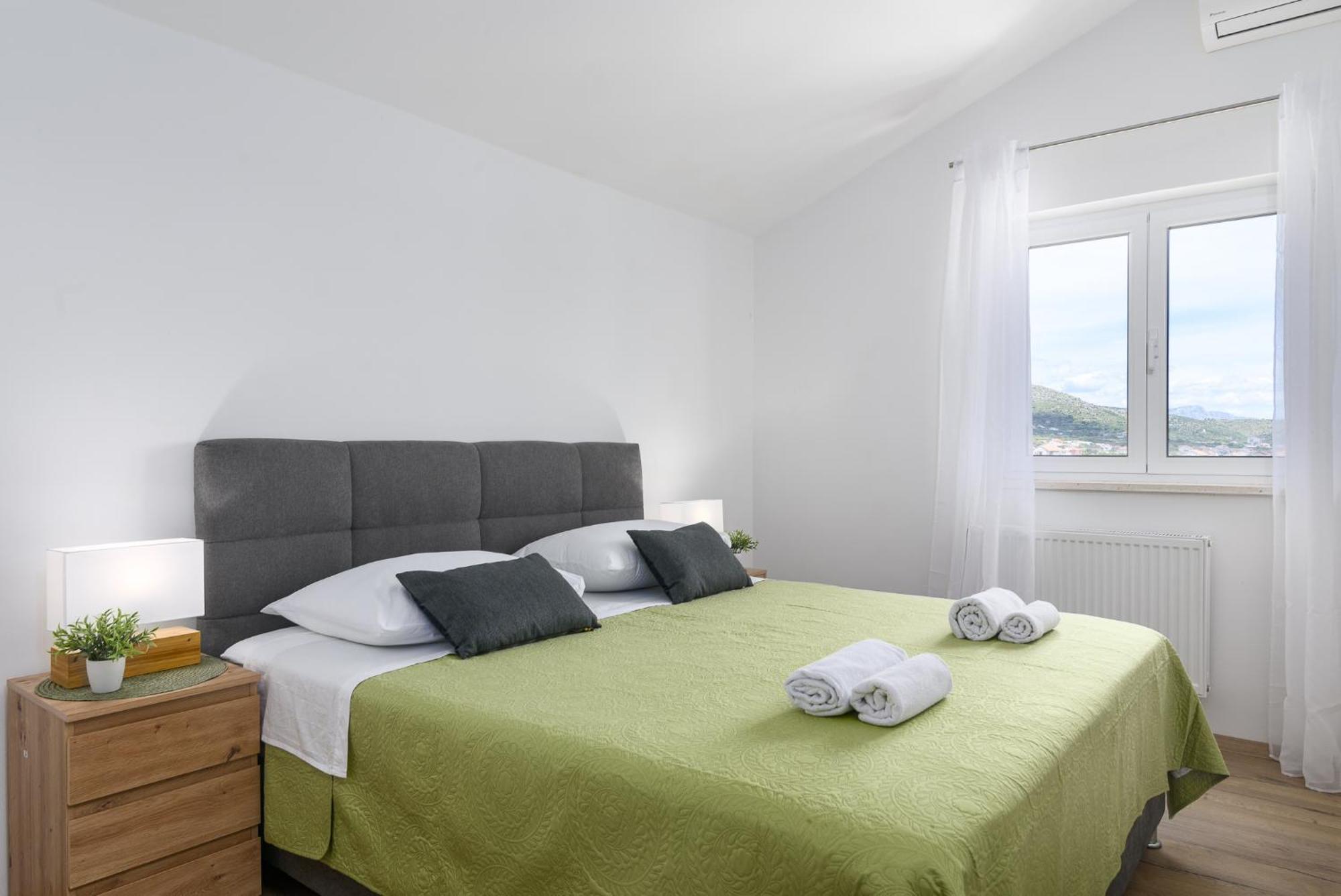 Apartments Eva Трогір Екстер'єр фото