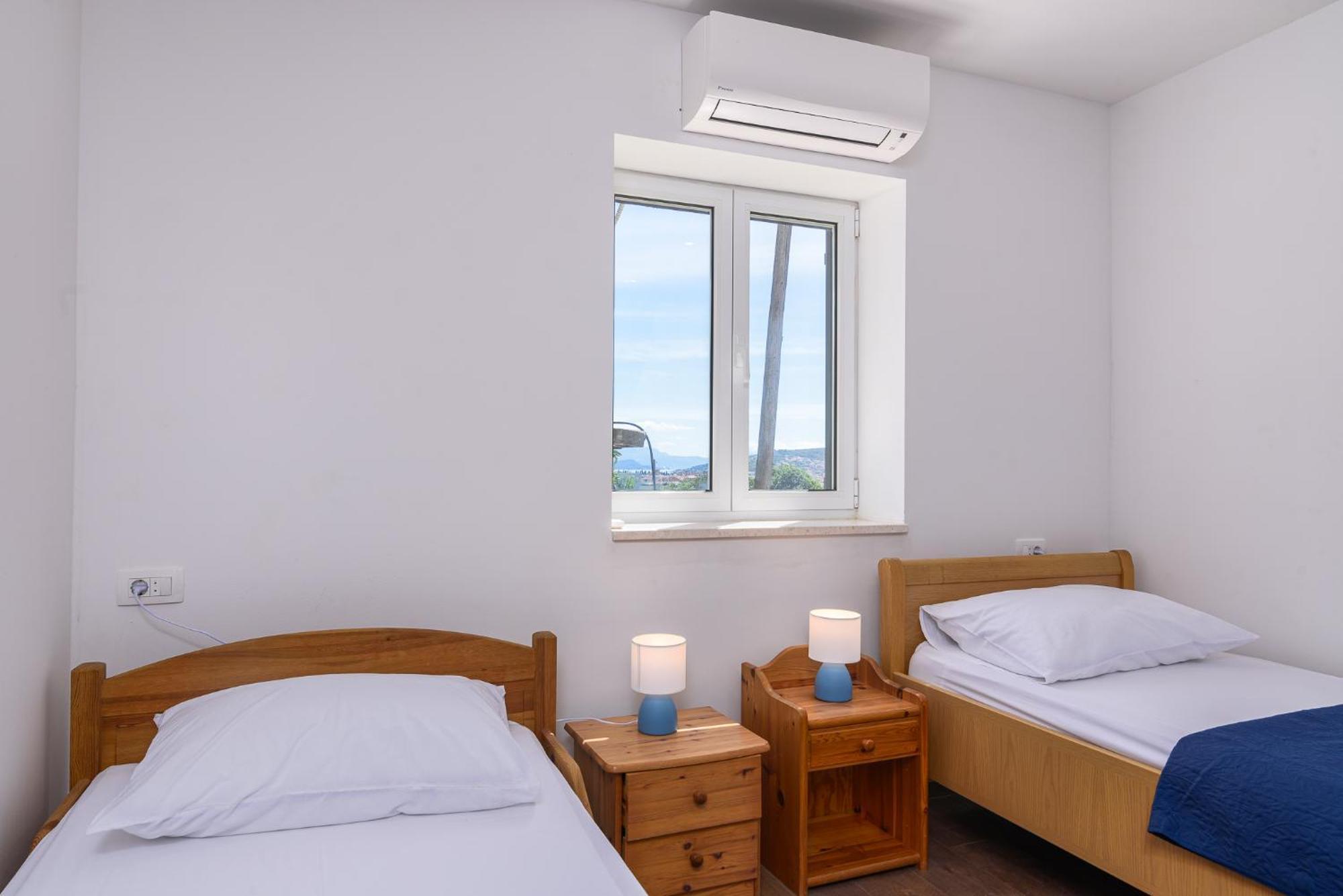 Apartments Eva Трогір Екстер'єр фото