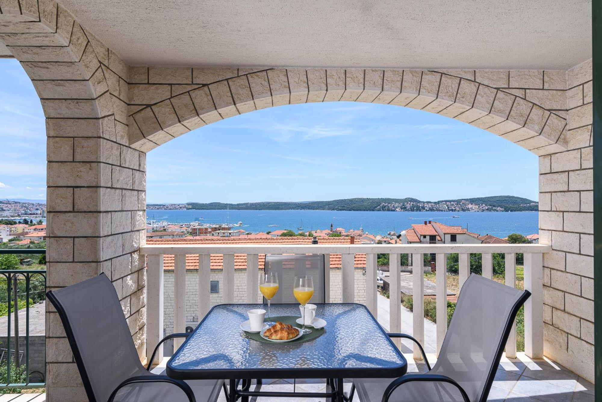 Apartments Eva Трогір Екстер'єр фото