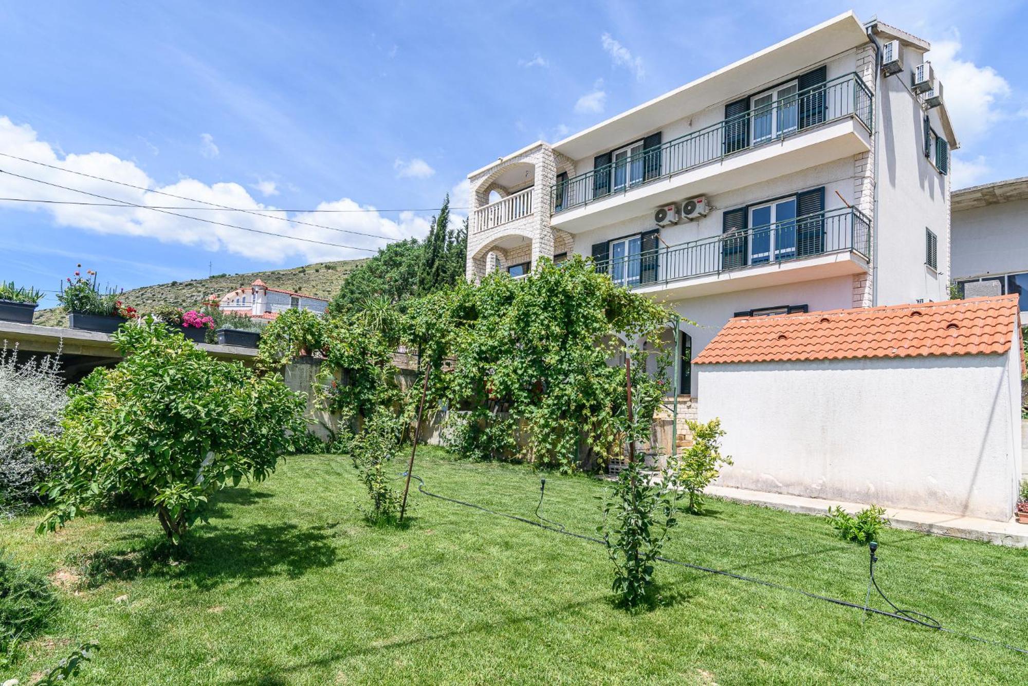 Apartments Eva Трогір Екстер'єр фото