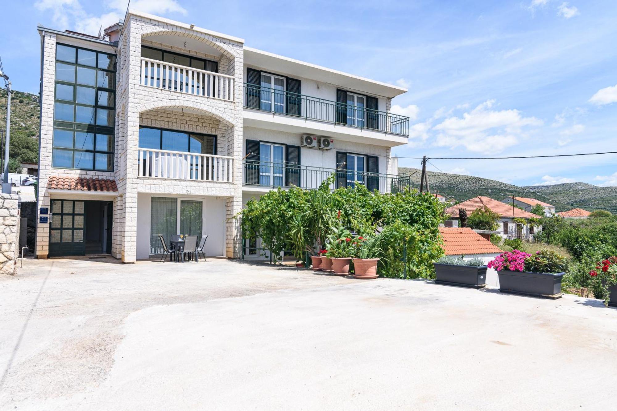 Apartments Eva Трогір Екстер'єр фото